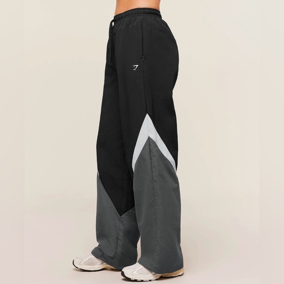 Gymshark Pants - Gymshark Women’s XS Black and Gray Pants “CONTRAST TRACK PANT” 24” waist